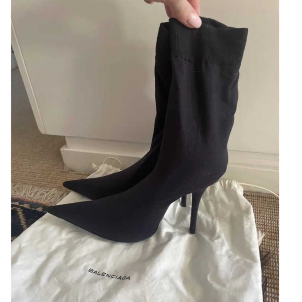 Balenciaga cloth ankle boots with dust bag, only worn a few times . Skor.