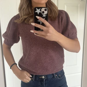 Stickad tröja - En stickad tröja från Vero Moda som bara är använd en gång!💖