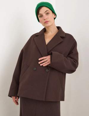 Säljer en nästan oanvänd kappa ifrån Lindex, nypris 999kr🩷🩷🩷
