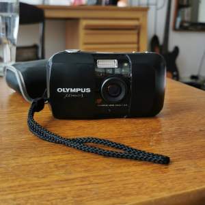 Olympus mju i analog camera in perfect working condition (just couple of scratches at the front but they don't affect anything). Tested & comes with batteries. 