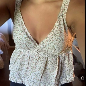 Blommig topp🩷 - Söt blommig topp som aldrig kommit till användning 