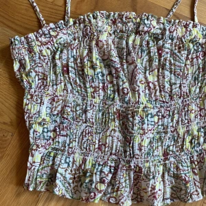 Mönstrat linne - Fint mönstrat sommarlinne från mango i storlek XS! ☺️