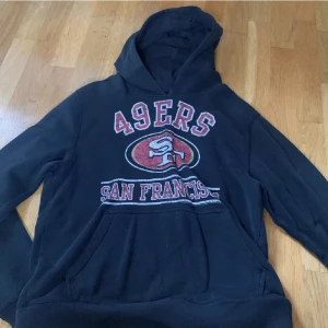 Hoodie - Superfin hoodie köpt här på plick! Jag har knappt anvöndt den då jag har massa hoodies!💞