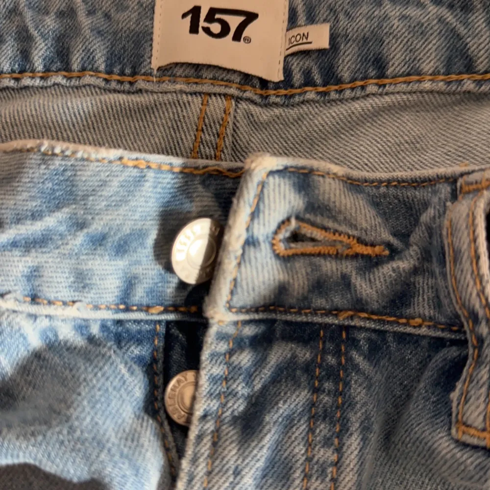 Säljer ett par low waist jeans från Lager 157 i st S  Ny pris 400. Jeans & Byxor.