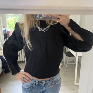 Zara blus - Supersnygg blus från Zara med broderier och prislappen kvar!! Isabel marant liknande 🖤🖤🖤