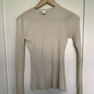 Topp🤍 - Topp ifrån monki🤍