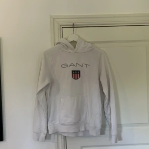 En Gant Luv hoodie i storlek S - Jätte fin tröja, väll använd men är fortfarande i bra skick