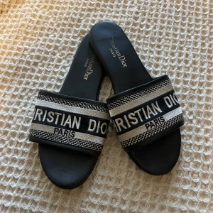 Tofflor  - Snygga tofflor, stl 37-38