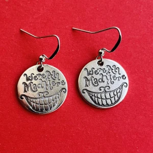 All mad here örhängen 💙 - Nickelfria krokar och fri frakt ☀️