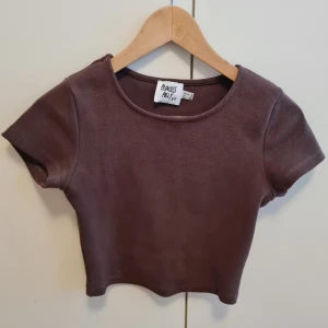 Brun croppad tröja - Bra skick, använt 2 gånger