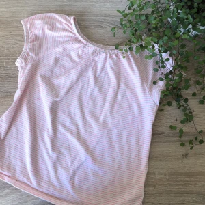  Rosa vit T-shirt -  En fin lite gullig tröja 