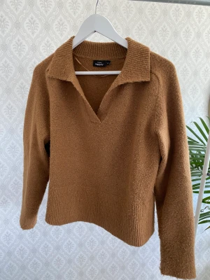 Stickad tröja  - Hör av dig vid fler bilder eller frågor☀️