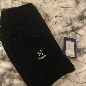 Haglöfs  - Hej nu säljer jag mina fina haglöfs byxor som jag fick i födelsedagspresent som inte kommer till användning nu har haft dom två gånger typ köpte för 2000 