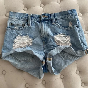 Jeansshorts  - Shorts från Nelly i storlek W26, använda få ggr, inga skavanker.