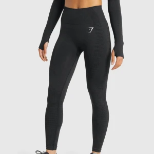 Gymshark tights - Tights från gymshark vital seamless 2.0 kollektion. Storlek XS. Felfria och endast provade. Färg: Black Marl. Pris går alltid att diskutera ❤️Nypris 550kr