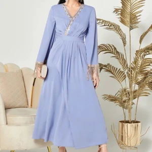 klänning - oanvänd klänning i storlek L passar till M