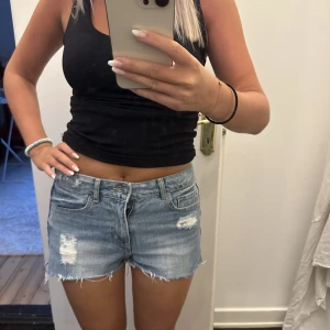 Jeans shorts  - Oanvända jeansshorts från hm !! Super snygga 👌🏽💕💕💕