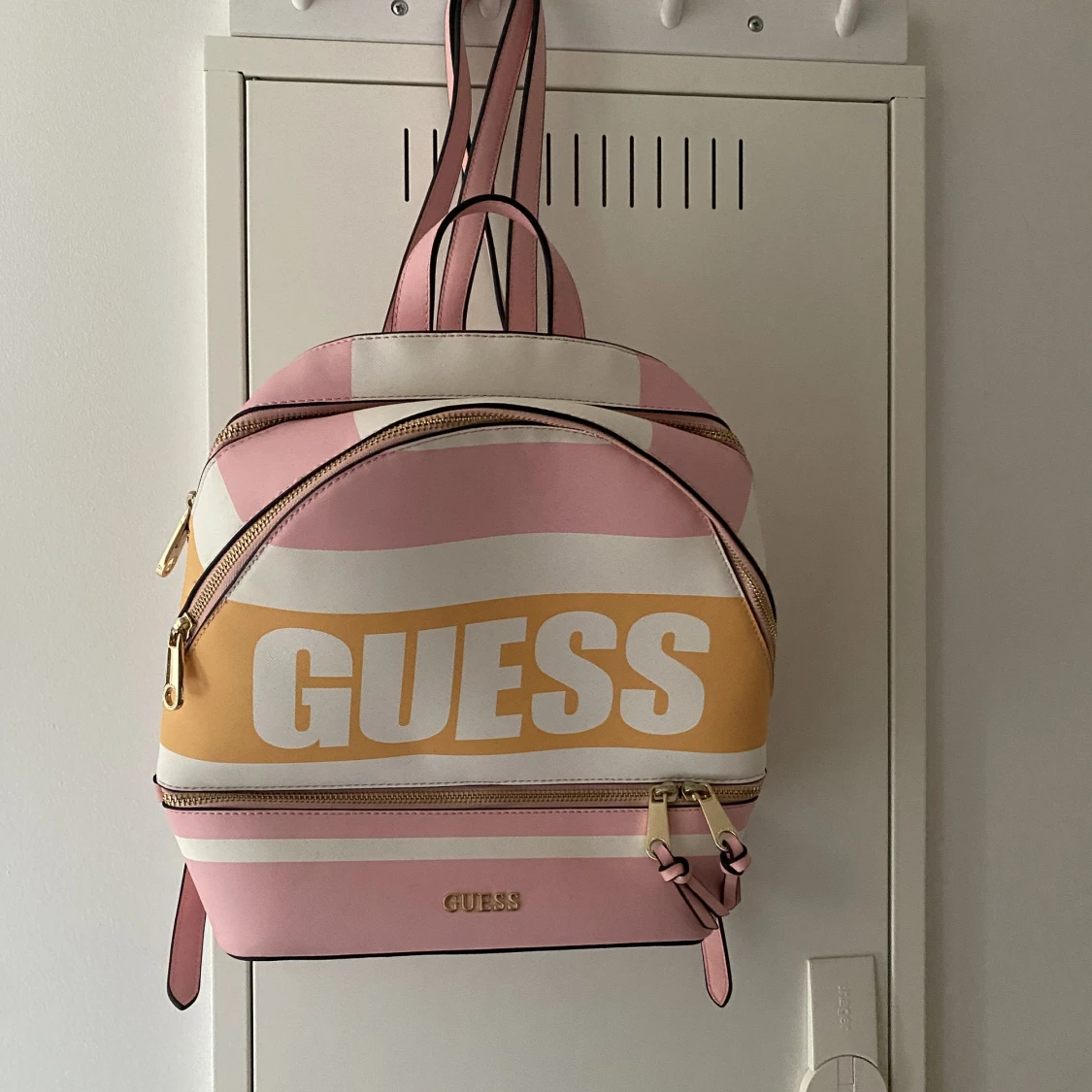 Guess ryggsäck  - 91