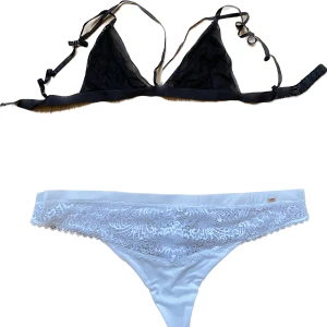 Mesh bralett och vita spetstrosor - 🤍Köp 4 tröjor för 200kr + FRI FRAKT 🤍 eller 3 för 2 på alla plagg 