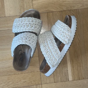 Tofflor  - Använt en del men dom är för stora så testar att sälja dom. Köptes för 500kr