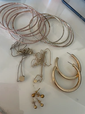 Guldsmycke paket - Olika smycke i guld
