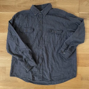 Grå flanellskjorta  - oversized flanellskjorta, passar L