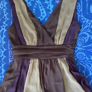 Lila topp - Säljer denna superfina topp från vila. Mycket finare lila färg i verkligheten än på bild💗💗säljer pga brist av plats