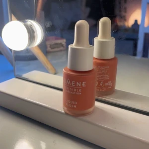 Blush  - Använd runt 3 gånger men känner att den inte är rätt färg för mig. Org 319 säjer för 200kr. Färgen är bright bloom 