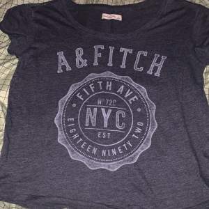 En fin oversized t-shirt i storlek s från abercrombie & fitch 💕