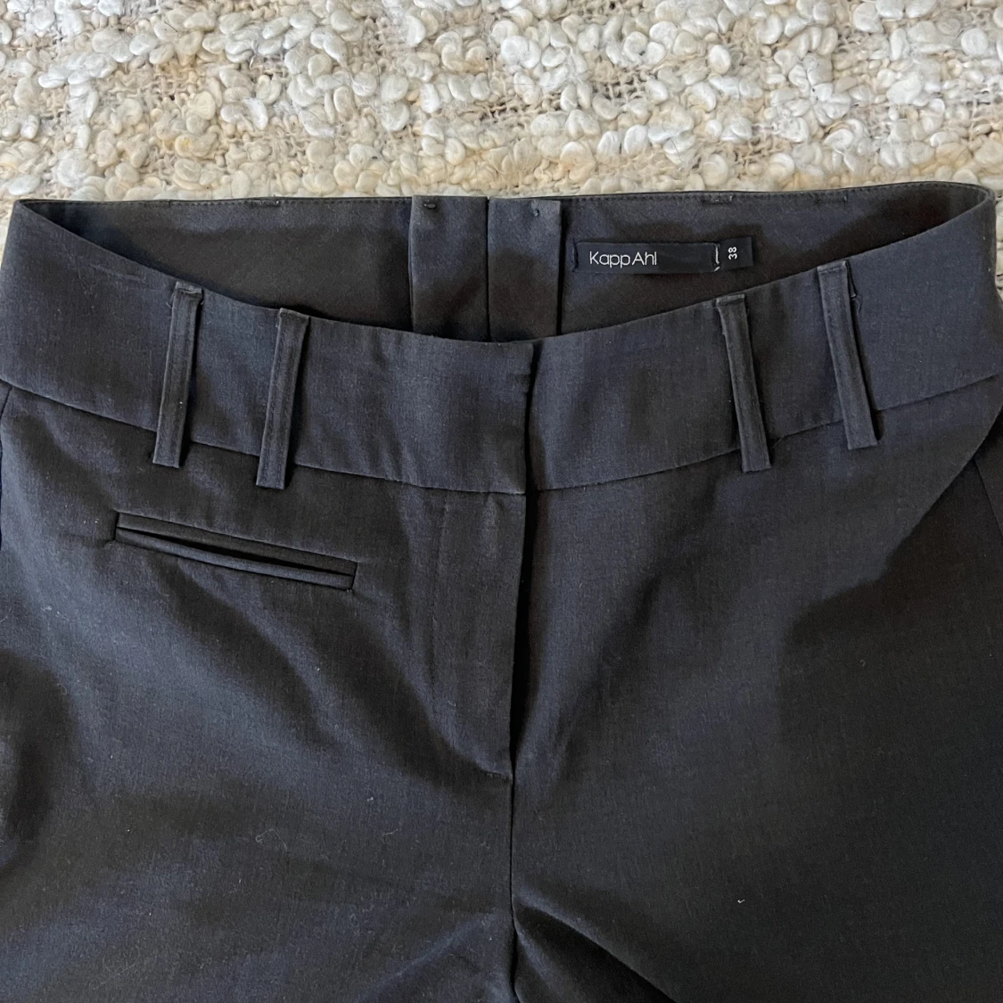 Gråa kostymbyxor  - 90