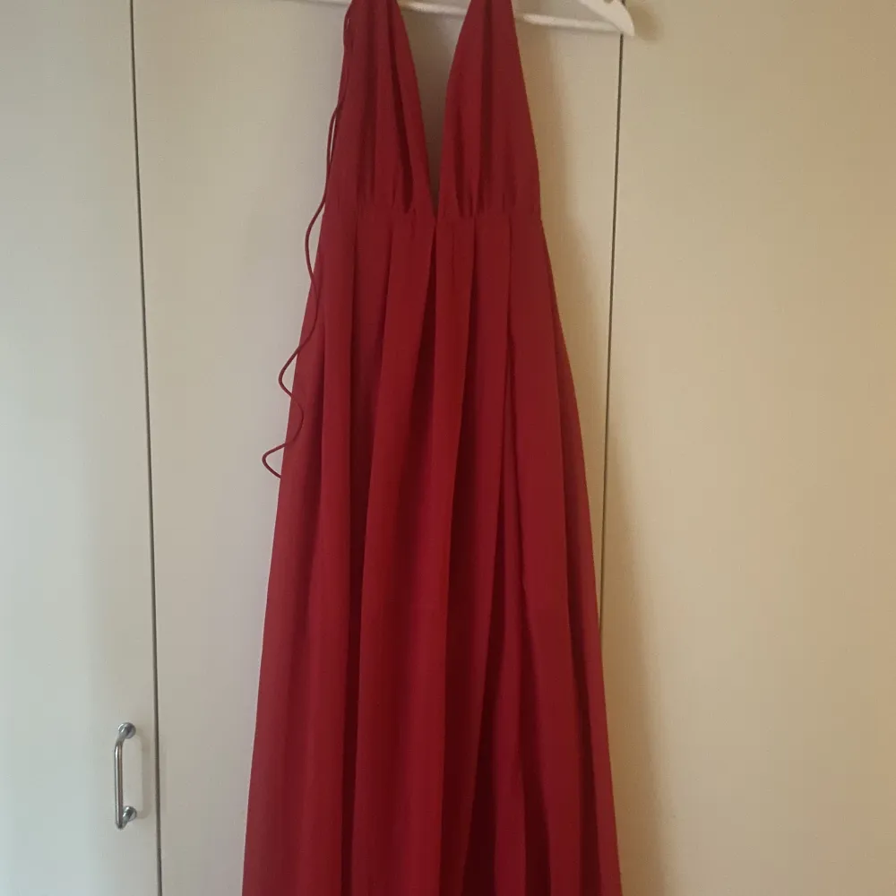 Säljer min röda balklänning Nyskick  Storlek XS . Klänningar.