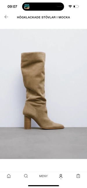 Boots - Säljer dom här mocka bootsen från Zara, finns inte att köpa längre. Använda max 3 gånger så i bra skick. Jag är 175 cm ❤️ skriv för fler bilder