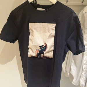 Limitato t shirt - Limitato t shirt, riocam. Köpt för 1200. Box och papper tillhör