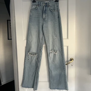 Zara jeans  - Populära zara jeans  Använda fåtal gånger, säljer pga för små