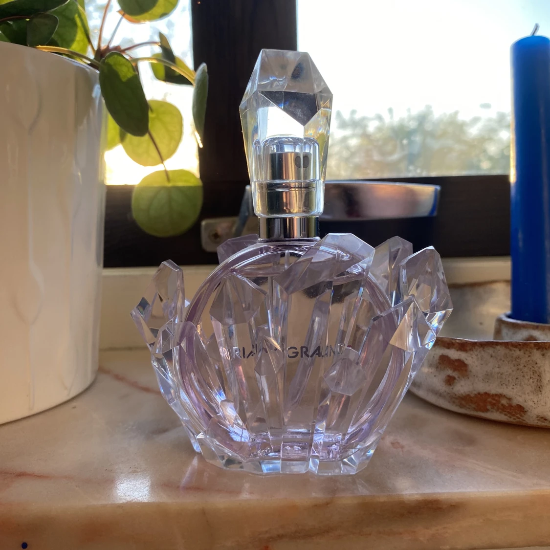 Parfym Ariana Grande  - 90