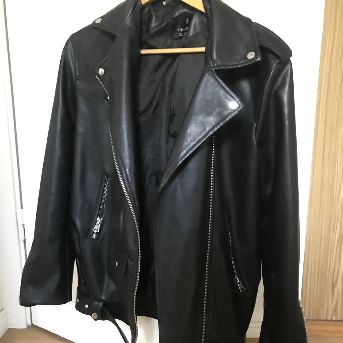 Overzise skinnjacka från stradivarius - 90