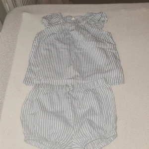 Barnkläder - Superfin sommar tvådelarset för barn mellan 6-9 månader