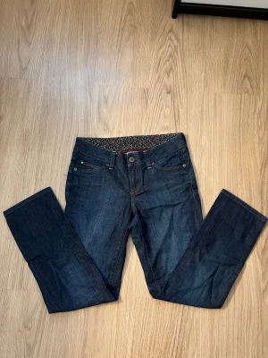 Jeans  - Jeans från Esprit, super fina. Sitter bra på mig som också har w25, lågmidjade. Hör av er vid frågor ❤️