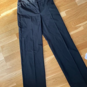 Kostymbyxor - Jättefina kostymbyxor köpta i vintagebutik i Rom.