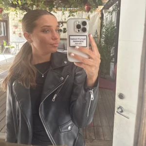 Skinnjacka zara - Skinnjacka från zara precis som ny