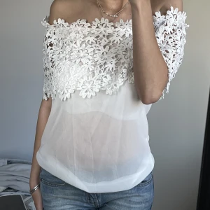 Somrig topp - Säljer denna så fina somriga topp!!! Älskar 💕😍