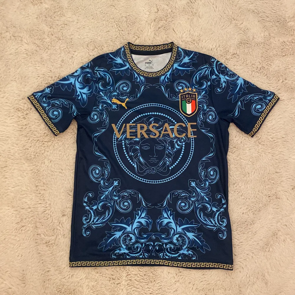 Ny Vercase x Italy tröja, Perfekt inför sommaren. T-shirts.