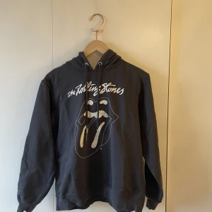 Tröja - Tröja köpt på h&m, bra skick💗