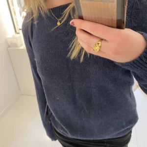 Stickad tröja  - Stickad tröja från vila i storlek m men skulle säga att den är lite liten i storlek. Säljer pga kommer inte till användning. Skriv för frågor❤️