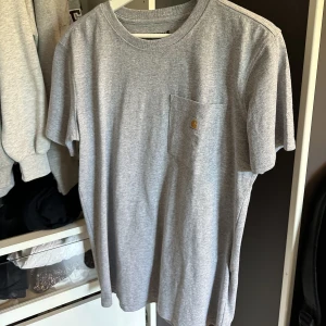Carhartt t-shirt - Strl s, men stor i storleken. Aldrig använd