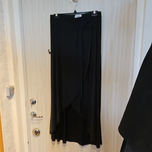 Svart kjol  - Mjuk och skön kjol