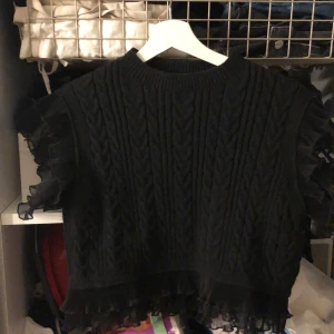 Topp  - Gullig tröja från zara som aldrig är använd