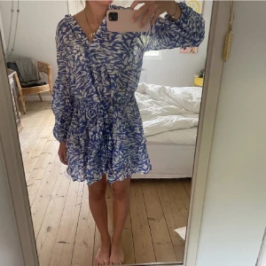 Klänning  - *lånade bilder* Klänning från Lindex aldrig använd💗💗