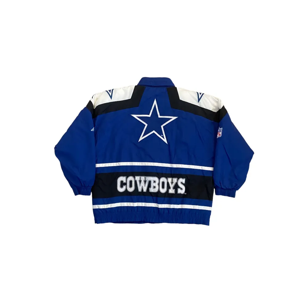 NFL Dallas Cowboys Pro Line Vintage Jacka 💙🤍  Pris: •499kr  Stl: XL  Bredd 69cm Längd 75cm  Kontakta oss för mer info 😎 . Jackor.