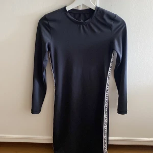 Aim’n klänning  - Svart oanvänd aim’n klänning💗